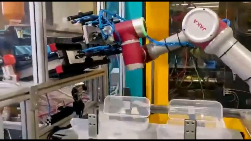 2025注塑机机械臂厂家选型深度指南：从技术适配到场景落地的5大核心考量(图1)