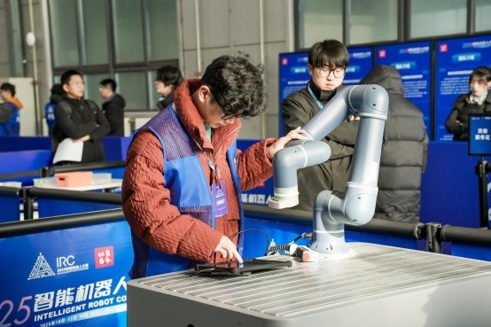 四大赛道沉浸式竞技！2025智能机器人大赛圆满收官(图10)