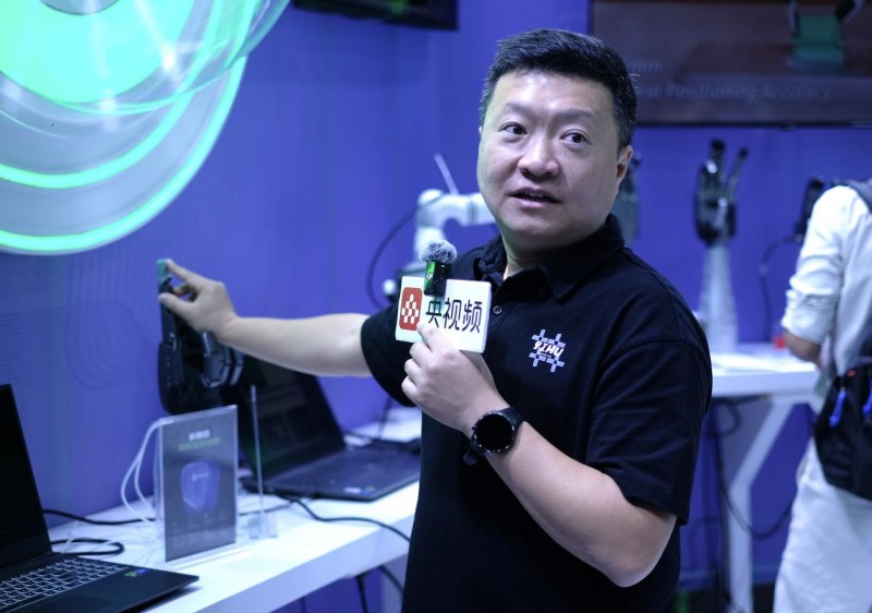 触觉增强世界模型引关注，一目科技IROS首秀定义机器人感知新维度(图1)