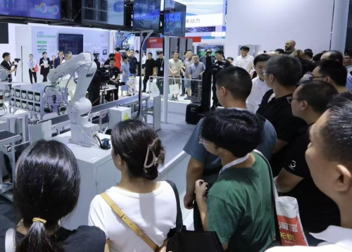 Lumos鹿明机器人联合三菱电机亮相第25届工博会 ，以AI赋能工业场景智能化升级(图2)