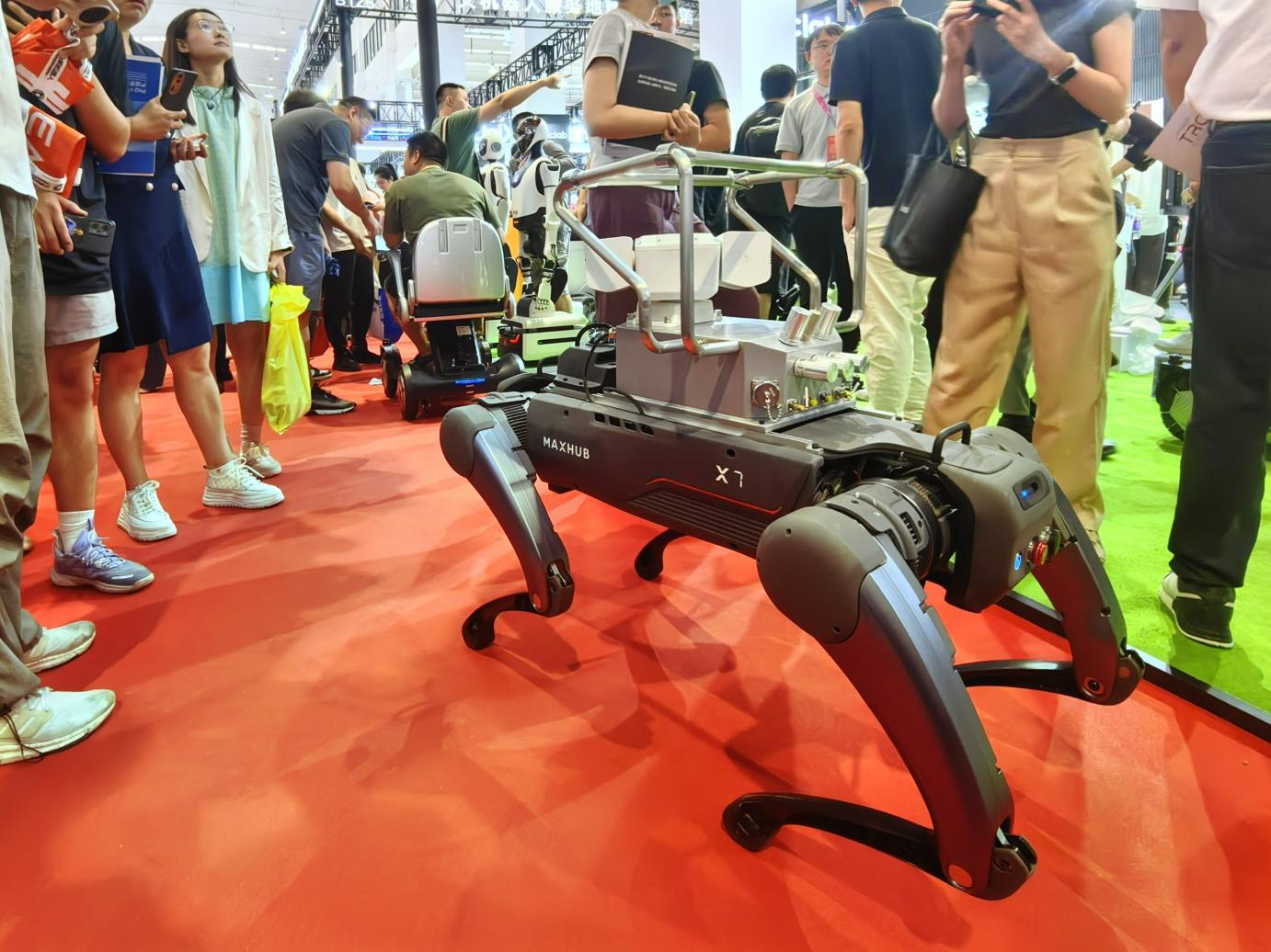 视源股份工业级四足机器人MAXHUB X7首次亮相 打造全地形智能作业平台(图3)