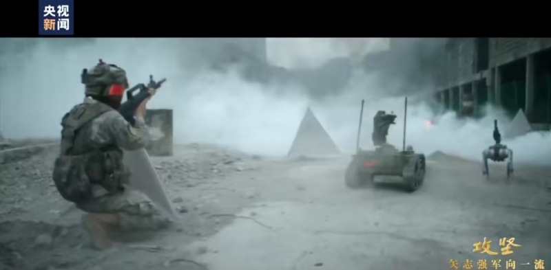 我国陆军无人化作战模式首次披露，无人机蜂群与机器狼协同作战演习(图1)