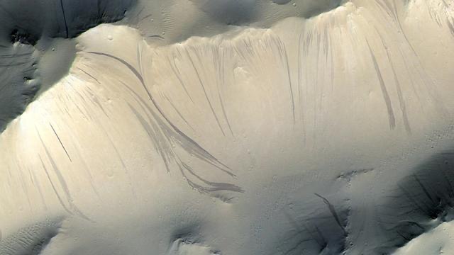 人工智能协助天文学家解读火星50万条地表痕迹(图1) 人工智能协助天文学家解读火星50万条地表痕迹(图1)