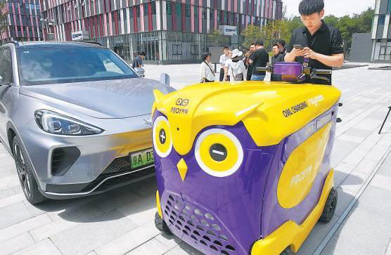 充电机器人“阿O”来袭!年内千台将上岗服务北京新能源汽车(图1) 充电机器人“阿O”来袭!年内千台将上岗服务北京新能源汽车(图1)