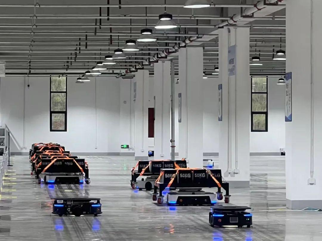 “贵安造”机器人实现全线投产(图1) “贵安造”机器人实现全线投产(图1)