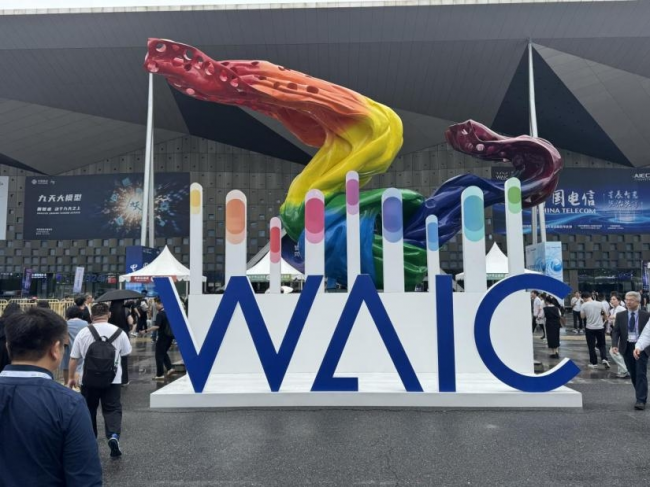 全球首发！智慧尘埃Asmote在WAIC 2025发布，首款“轻量化毫米波专网终端”，三大场景一次打通(图1)