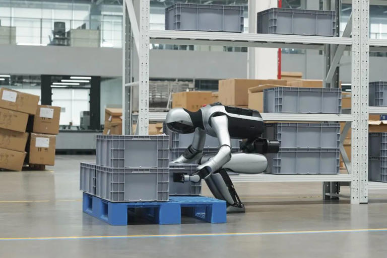 图片 优必选推出人形机器人Walker S2:高1米76,可7×24小时不间断作业(图2)