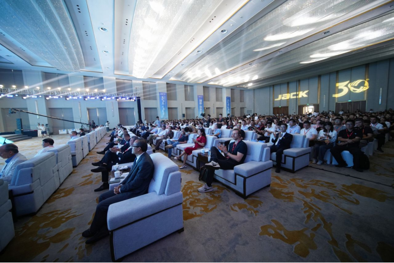 3000万台快反王2下线铸里程碑,全球科技大会擘画未来智造(图5) 3000万台快反王2下线铸里程碑,全球科技大会擘画未来智造(图5)