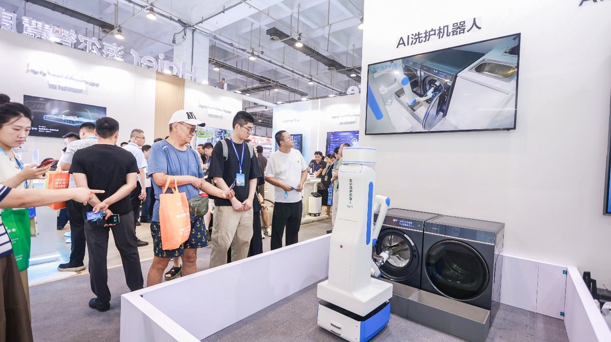 智慧养老再升级!海尔养老机器人矩阵亮相老博会(图2) 智慧养老再升级!海尔养老机器人矩阵亮相老博会(图2)