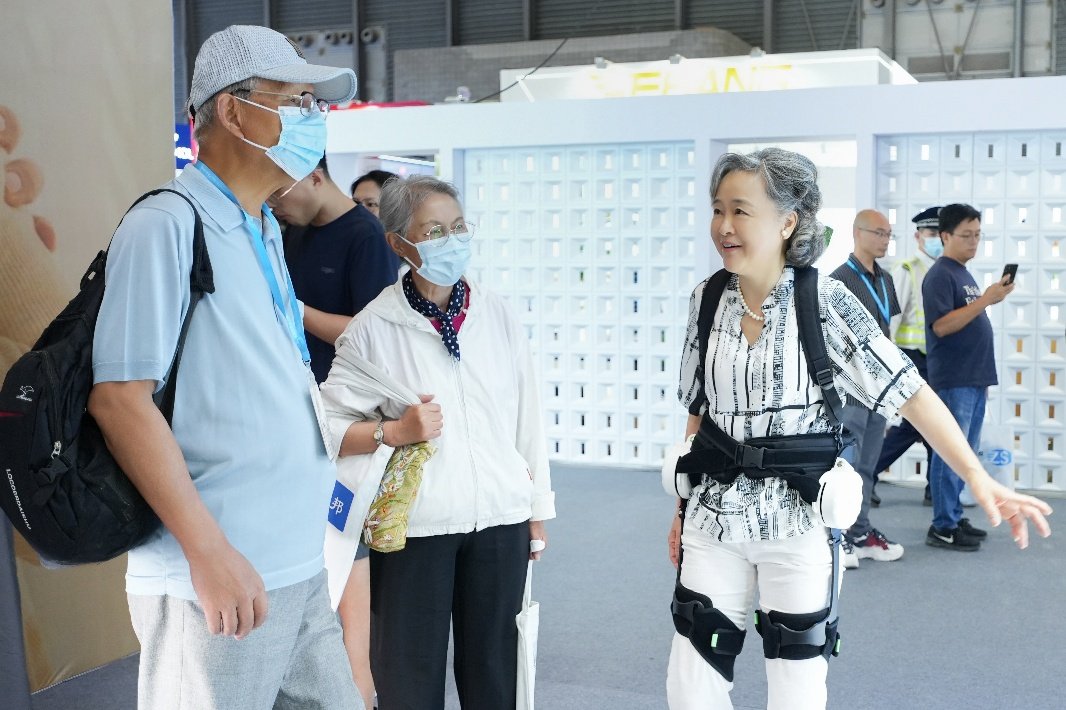 智慧养老再升级!海尔养老机器人矩阵亮相老博会(图3) 智慧养老再升级!海尔养老机器人矩阵亮相老博会(图3)