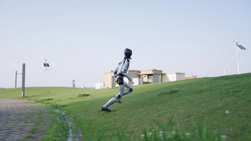 魔法原子推出高动态双足人形机器人MagicBot Z1(图1) 魔法原子推出高动态双足人形机器人MagicBot Z1(图1)