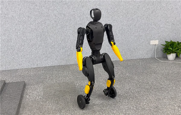 “稚晖君”出新作灵犀X2-N机器人:双足秒变双轮 咋踹都不倒(图1) “稚晖君”出新作灵犀X2-N机器人:双足秒变双轮 咋踹都不倒(图1)