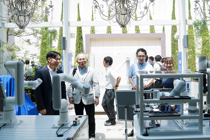 越疆科技于日本名古屋首发新品,人形机器人全球量产交付(图6) 越疆科技于日本名古屋首发新品,人形机器人全球量产交付(图6)