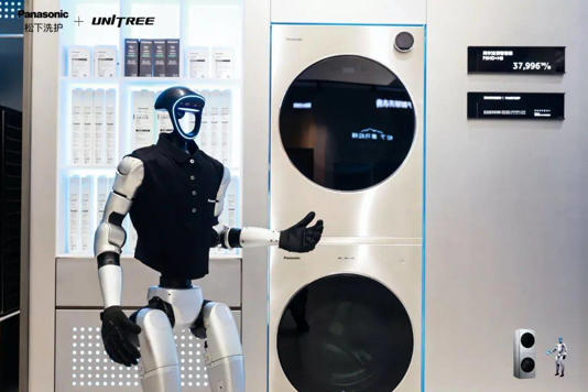 松下“松松”机器人导购登场,家电零售步入人机共生新时代(图2) 松下“松松”机器人导购登场,家电零售步入人机共生新时代(图2)