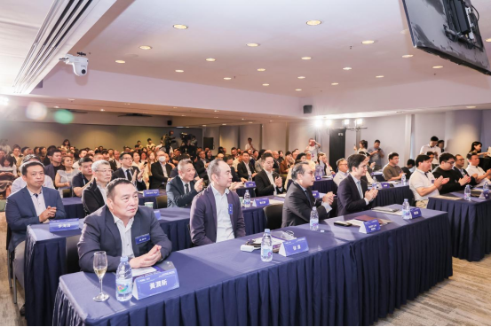 香港首家具身智能人形机器人公司落地!港仔机器人成功举办行业论坛和品牌战略启幕式(图1) 香港首家具身智能人形机器人公司落地!港仔机器人成功举办行业论坛和品牌战略启幕式(图1)