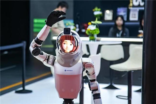 光峰科技人形机器人“数字面孔”亮相2025全球AI展,探索人机交互新境界(图1) 光峰科技人形机器人“数字面孔”亮相2025全球AI展,探索人机交互新境界(图1)