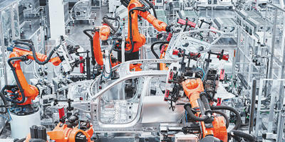 工业机器人,迈向“全能选手”(产经观察·细看产品七十二变⑤)(图1) 工业机器人,迈向“全能选手”(产经观察·细看产品七十二变⑤)(图1)