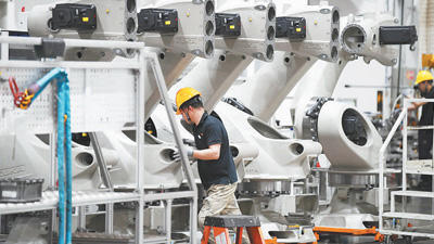 工业机器人,迈向“全能选手”(产经观察·细看产品七十二变⑤)(图2) 工业机器人,迈向“全能选手”(产经观察·细看产品七十二变⑤)(图2)