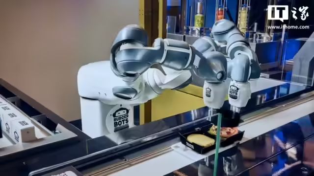 美国加州新概念餐厅用机器人做汉堡,制作一个仅需 27 秒(图1) 美国加州新概念餐厅用机器人做汉堡,制作一个仅需 27 秒(图1)