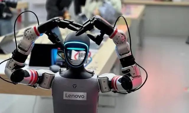 联想首位人形机器人“硅基员工”,亮相(图3) 联想首位人形机器人“硅基员工”,亮相(图3)