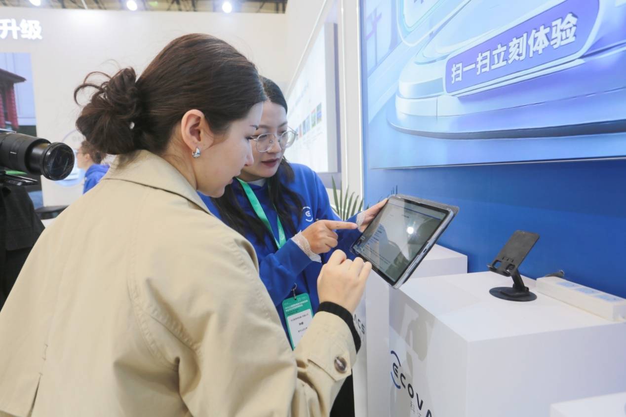 科沃斯商用清洁机器人亮相2025 CCE清洁展:助力酒店行业“科技溢价”转型(图4) 科沃斯商用清洁机器人亮相2025 CCE清洁展:助力酒店行业“科技溢价”转型(图4)