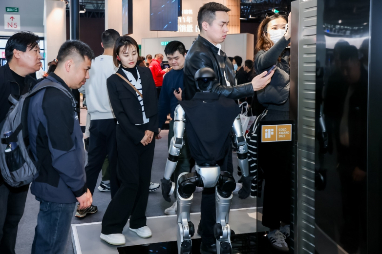 洗护行业被机器人撞了一下腰!这样的科技cp你见过吗?(图6) 洗护行业被机器人撞了一下腰!这样的科技cp你见过吗?(图6)