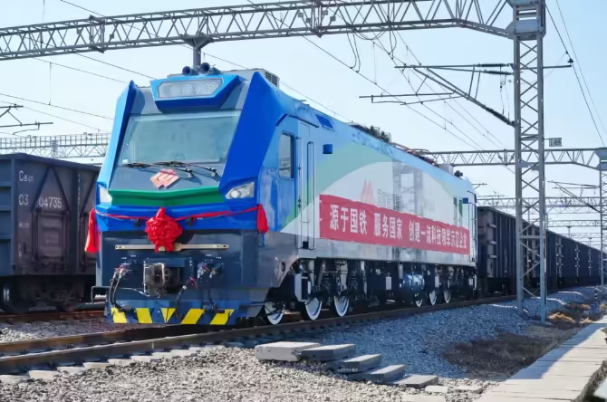 我国首套自主研发重载铁路智能调车系统投运，实现多项无人作业(图1)