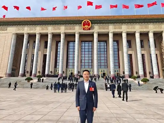 全国人大代表何小鹏：建议加速人形机器人商业化普及(图1)