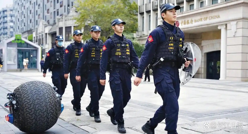 “它让人想起《星球大战》中的机器人”(图1) “它让人想起《星球大战》中的机器人”(图1)