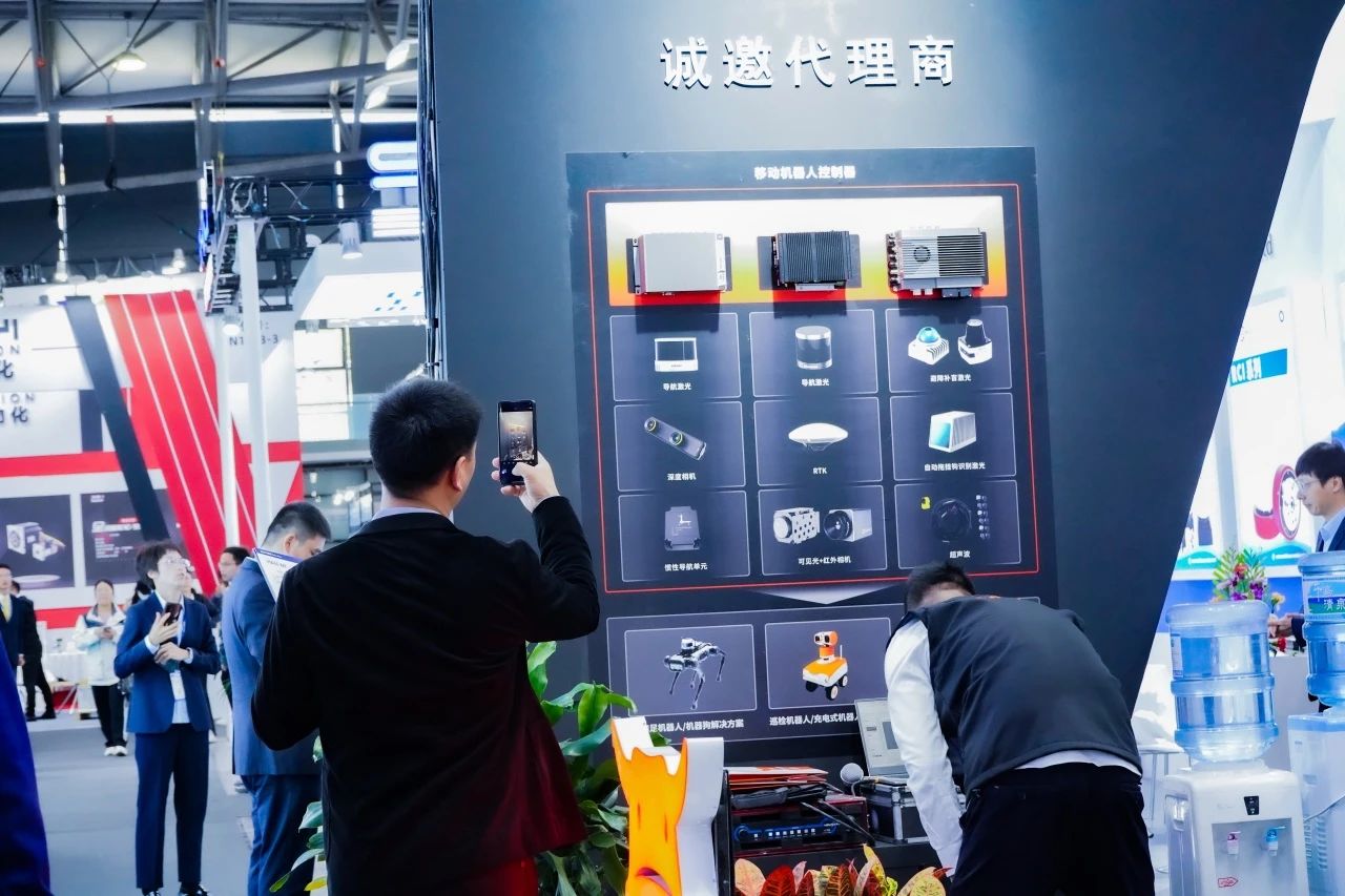 圆满收官CeMAT | 铁木牛以机器人产品与技术推动数智化变革 引领物流搬运新生态(图7)