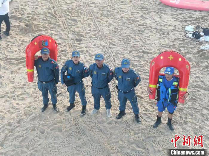 U型水上机器人出动！海南万宁日月湾3名游客落水获救(图2)