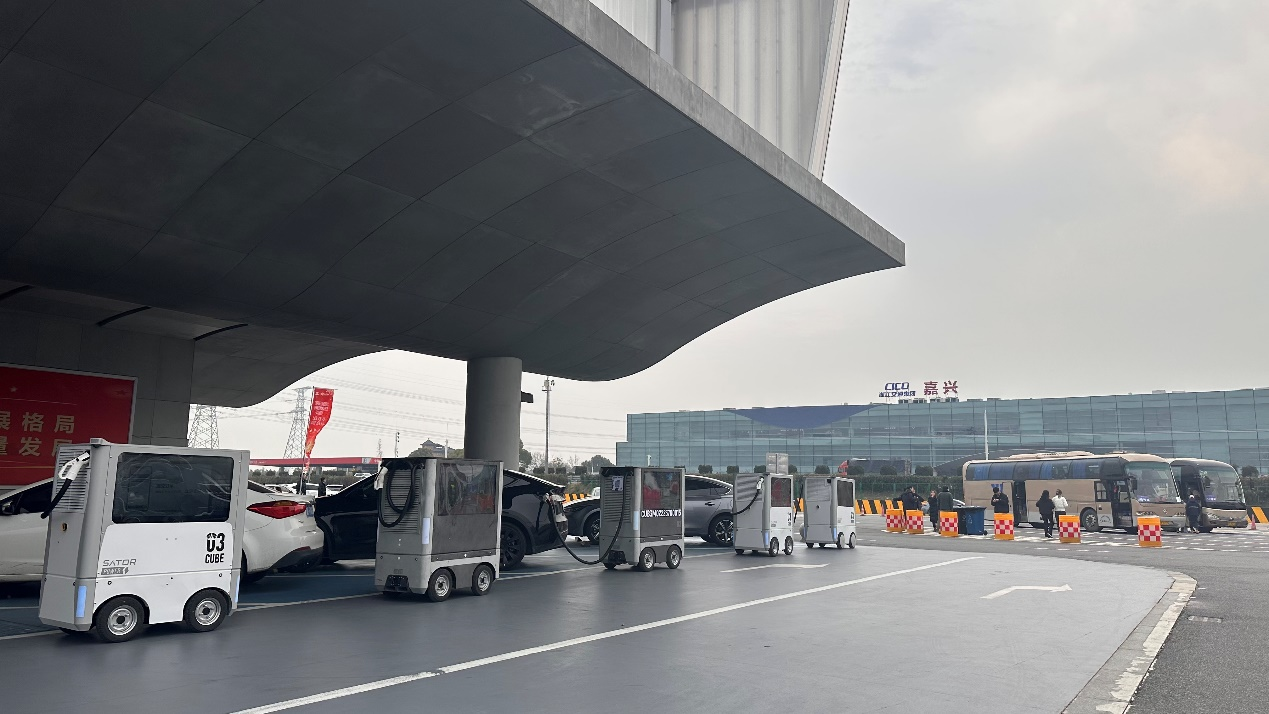 移动充电机器人全面“上岗” 助力保障春运路网(图3)