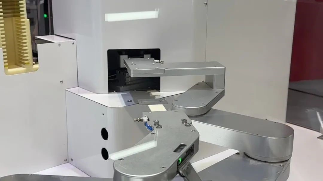 采访专录 | 翼菲机器人闪耀工博会,引领智能制造新浪潮(图9) 采访专录 | 翼菲机器人闪耀工博会,引领智能制造新浪潮(图9)