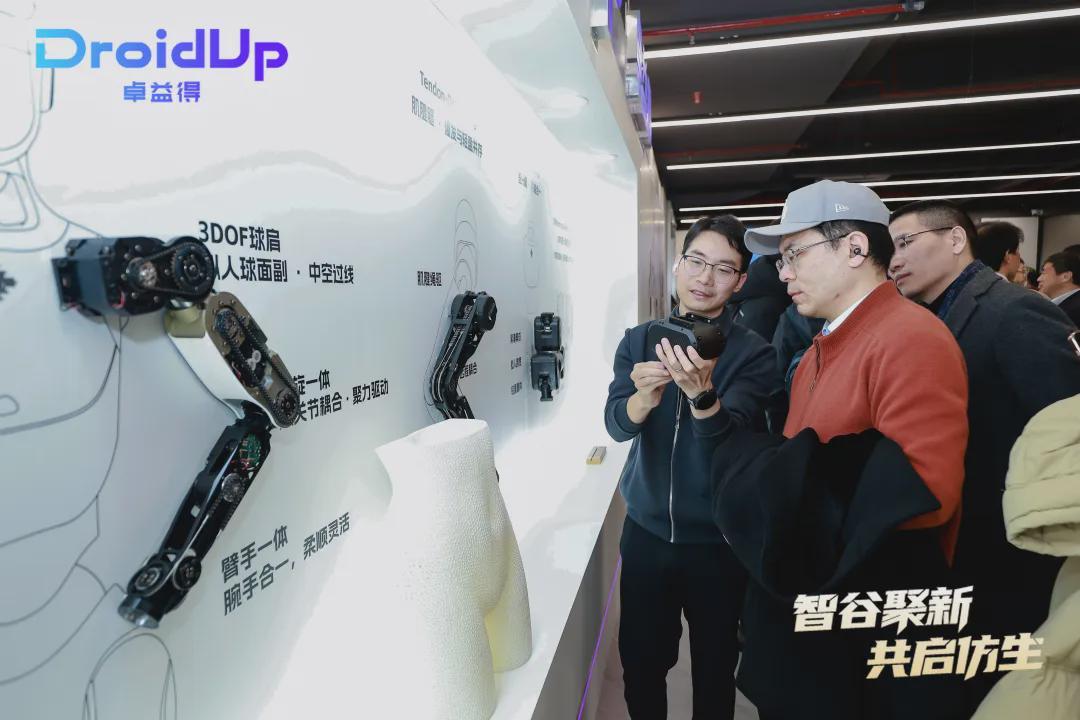 刚刚，上海发布会惊现“硅基少女”, 全球首款完全仿生具身智能机器人亮相(图9)