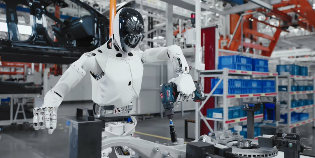 小鹏第一台量产人形机器人问世了!(图2) 小鹏第一台量产人形机器人问世了!(图2)