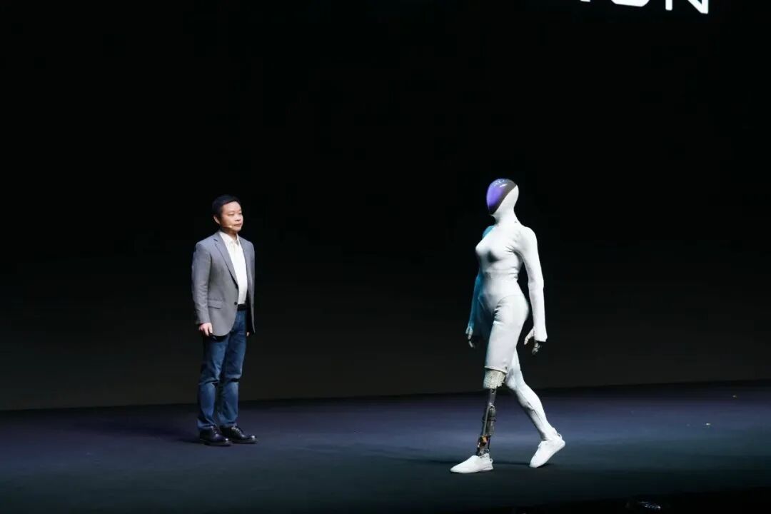 小鹏第一台量产人形机器人问世了!(图5) 小鹏第一台量产人形机器人问世了!(图5)